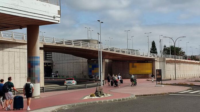 Noticias | La FCM solicita la retirada de anuncios publicitarios instalados en la zona exterior del aeropuerto César Manrique-Lanzarote
