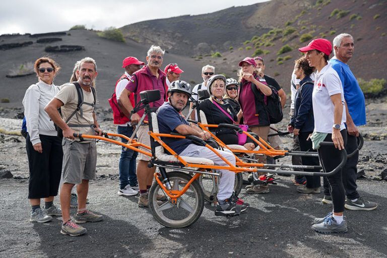 Noticias Yaiza | personas con diversidad funcional realizan por primera vez la ruta interpretada de Tremesana en sillas de ruedas todoterreno