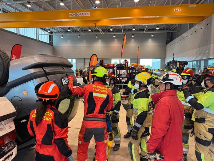 Noticias | Los bomberos de Lanzarote refuerzan su formación en rescate en accidentes de tráfico durante su participación en la APRAT Rescue 2025“