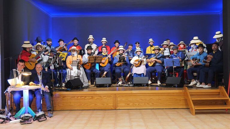 Noticias | La Parranda Marinera de Buches recupera las habaneras de Arrecife y llena el Teatro Chico con “Sones de Mar”