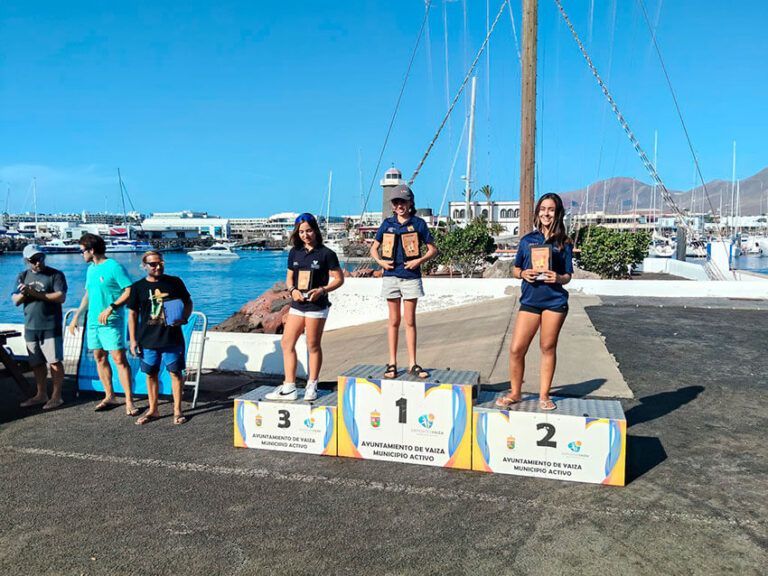 Noticias Playa Blanca | La sureña Lola Carrión y el grancanario Pablo J. Medina, vencedores de la VIII Regata Internacional de Halloween