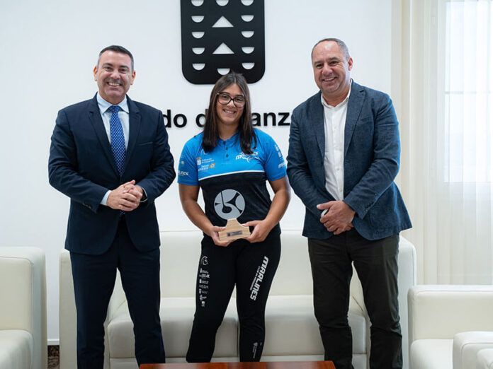 Noticias | El Cabildo recibe a la subcampeona mundial de Kayak, Ariadne Giménez 