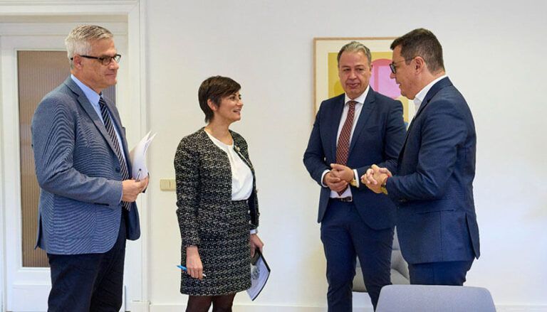 Noticias | El Estado respalda a Canarias en limitar la compra de vivienda a extranjeros e incluye sus aportes al Plan Estatal