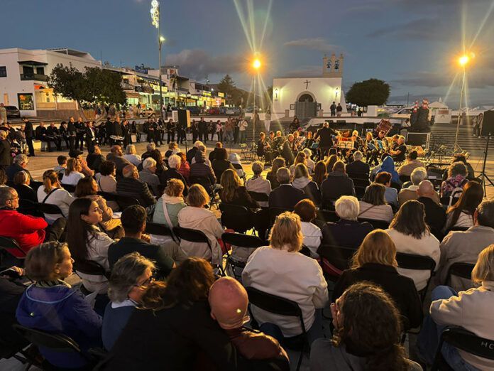 Noticias Playa Blanca | Viento y percusión dejan en Playa Blanca buenas sensaciones sonoras