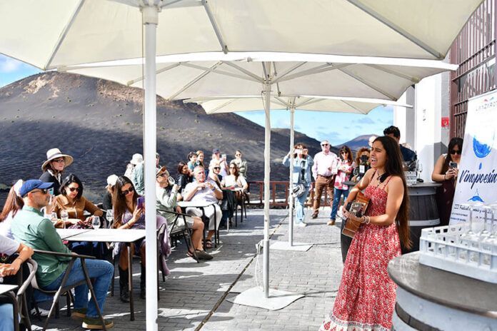 Noticias Yaiza | Vinopoesía cierra su tercera edición en Lanzarote con aforos completos y una gran respuesta del público