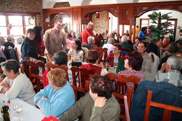 Noticias Yaiza | Mayores de Yaiza confraternizan por Navidad