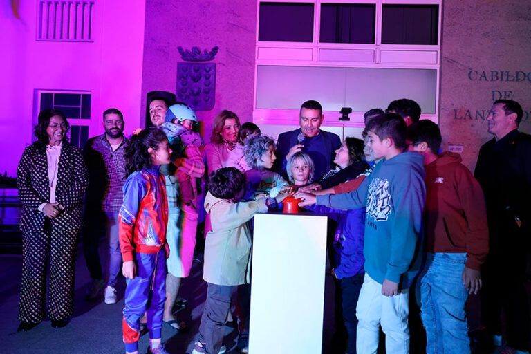 El Cabildo enciende la Navidad con un emotivo acto lleno de tradición y espíritu familiar