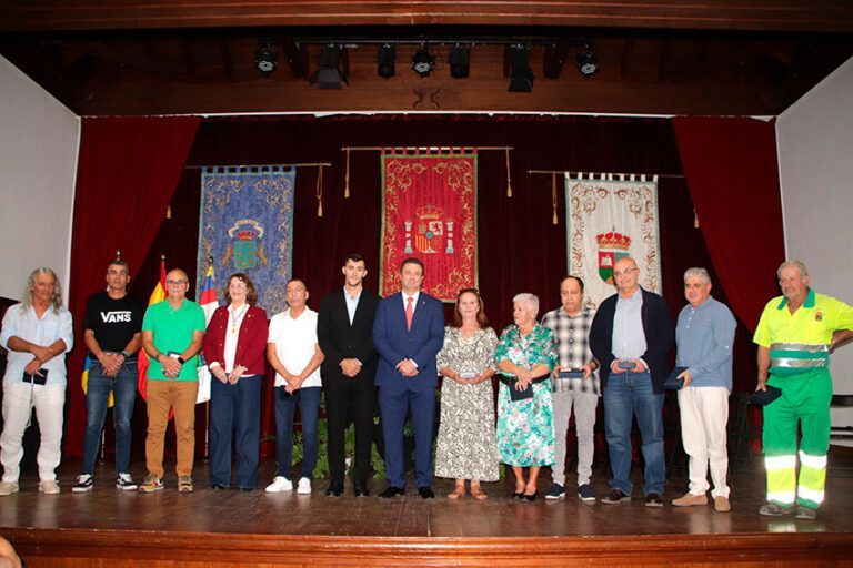 Noticias | Yaiza concede la Insignia al Mérito Laboral a trece servidores públicos
