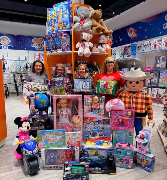 Noticias | Más de 150 niños y niñas reciben regalos gracias a la XV Campaña Solidaria de la FTL y ASOLAN