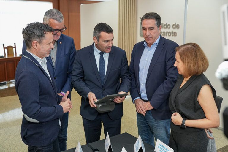 Noticias | Casi ochocientas personas dependientes recibirán atención con teleasistencia avanzada en Lanzarote y La Graciosa