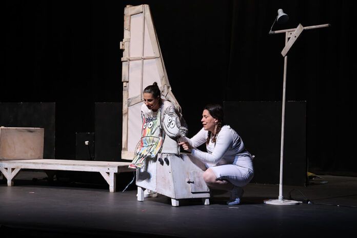 Noticias | El Teatro El Salinero acoge la adaptación teatral de ‘El monstruo de colores’ para escolares de Lanzarote