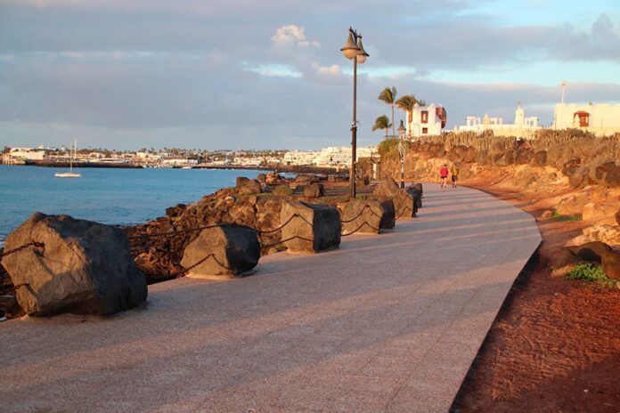 Noticias Yaiza | El Cabildo activará la redacción de los nuevos planes de modernización turística de Playa Blanca y Costa Teguise