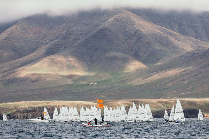 Noticias Playa Blanca | La lucha por el título se intensifica en el Mundial sub-21 de ILCA en Lanzarote, con tres españoles en puestos de podio