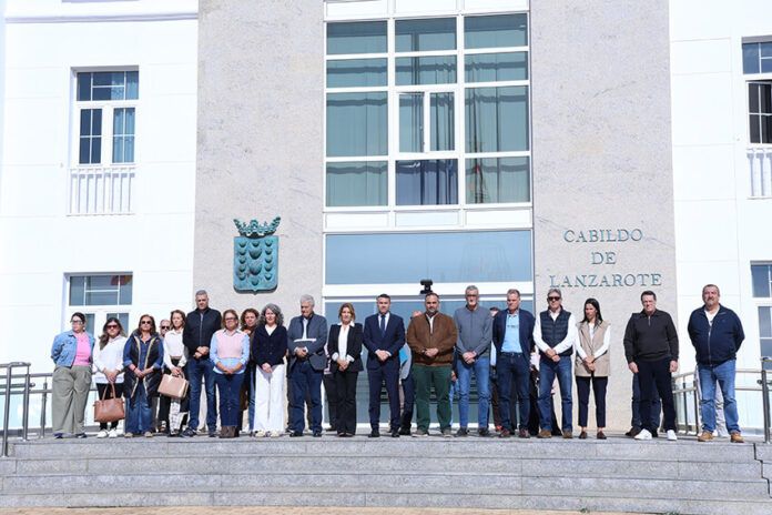Noticias | El Cabildo guarda un minuto de silencio en repulsa por el primer caso de violencia de género de 2026 en Canarias