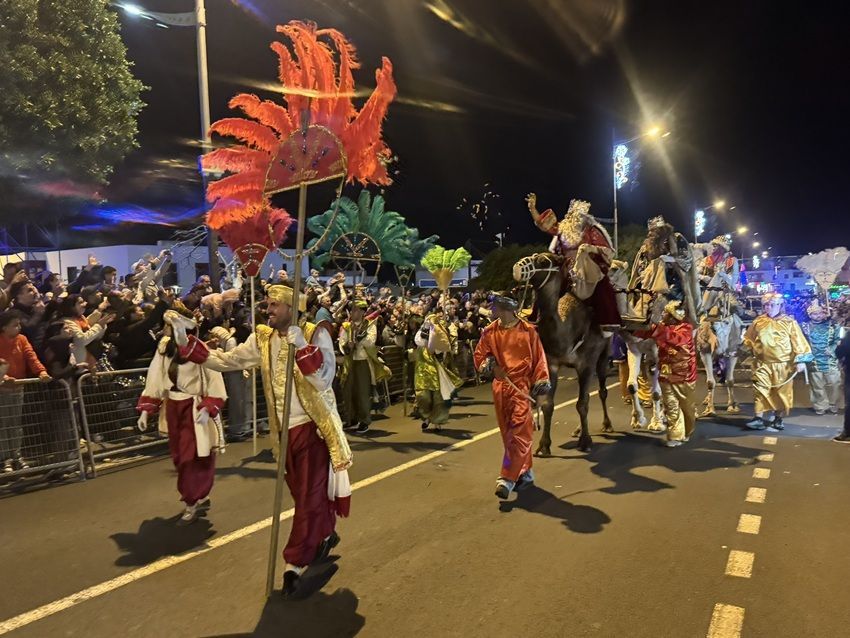 Noticias Playa Blanca | Yaiza y Playa Blanca, desatadas de alegría con la visita de los Reyes Magos