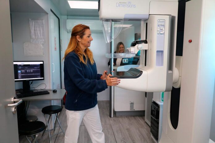 Noticias | Sanidad traslada a Lanzarote la unidad móvil para la detección precoz del cáncer de mama hasta junio