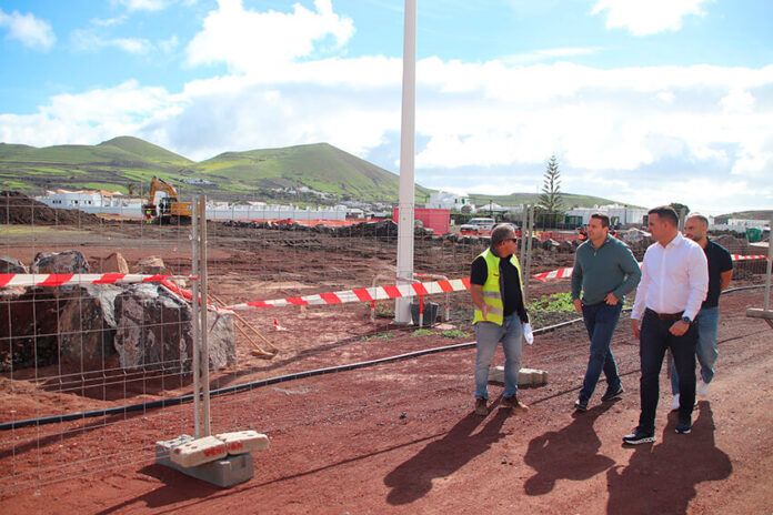 Yaiza instala 700 asientos en las gradas del terrero municipal