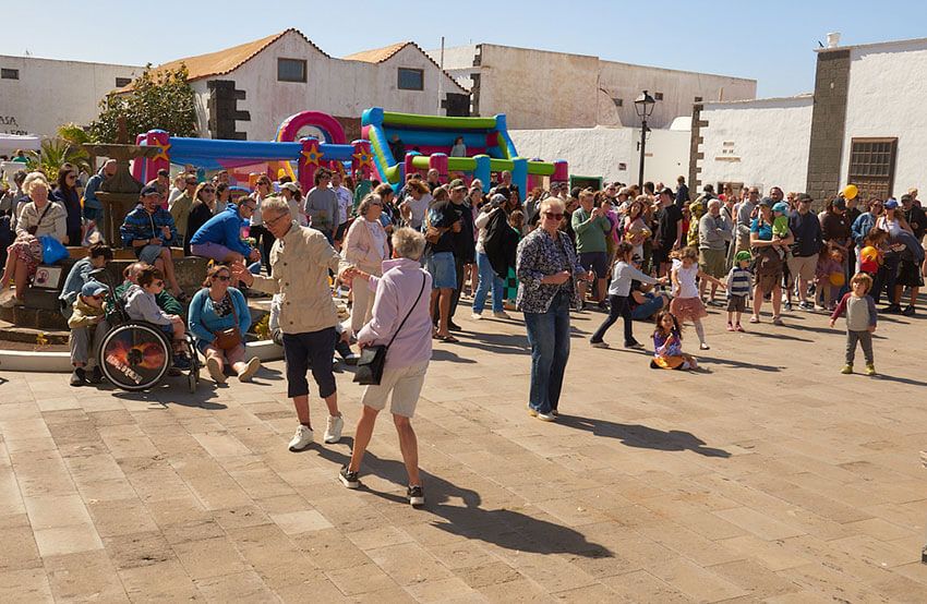 Noticias | Cientos de personas conmemoran en Teguise el Día Internacional del Cáncer Infantil junto a Pequeño Valiente