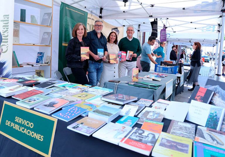 Noticias | El Cabildo celebra el Día de las Letras Canarias con un stand en la Plaza de la Constitución en Arrecife y el proyecto Cuando el escaparate escribe