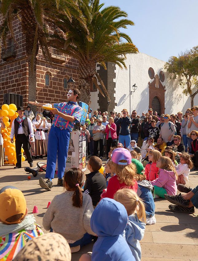 Noticias | Cientos de personas conmemoran en Teguise el Día Internacional del Cáncer Infantil junto a Pequeño Valiente