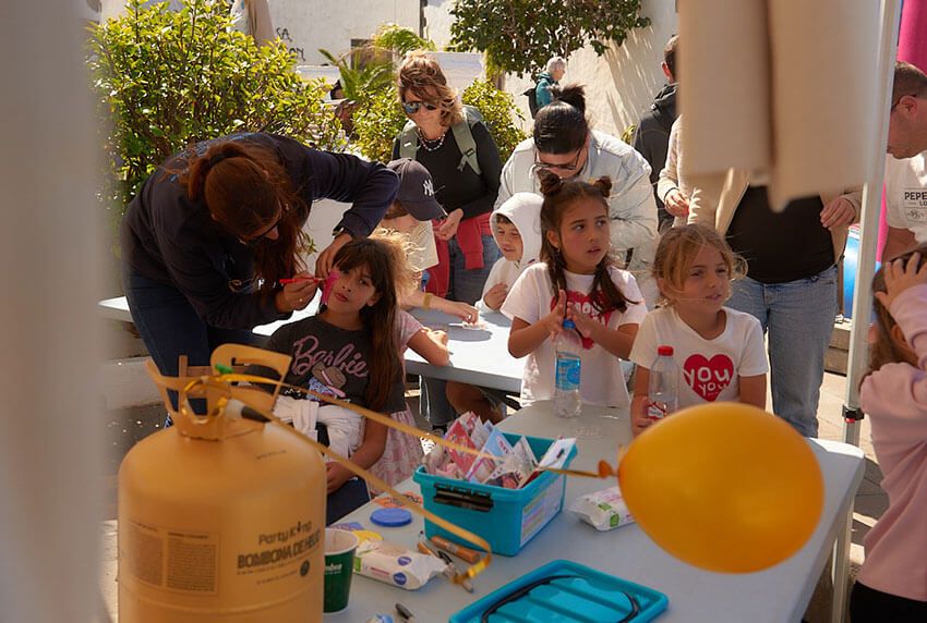 Cientos de personas conmemoran en Teguise el Día Internacional del Cáncer Infantil junto a Pequeño Valiente