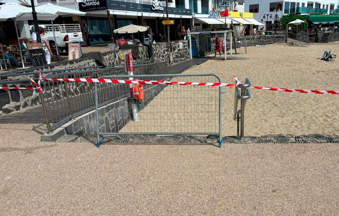 Noticias Yaiza | Prohibido el baño en la playa pequeña de Playa Blanca por contaminación bacteriana