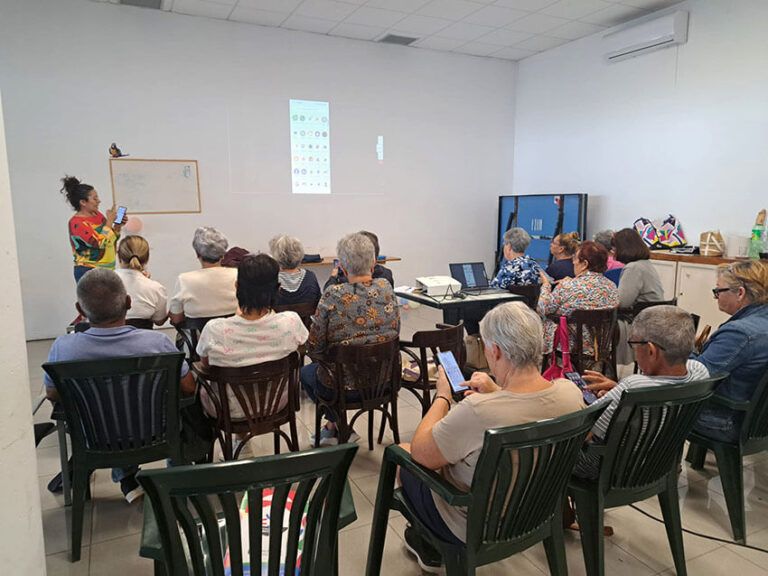 Noticias Yaiza | La A.S. Creciendo impulsa la alfabetización digital en Lanzarote con nuevos cursos gratuitos