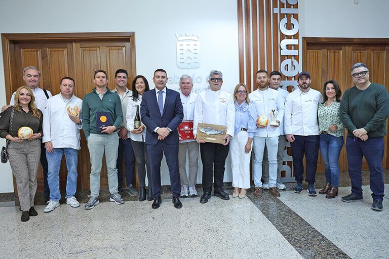 Noticias | El Cabildo reconoce a cocineros y bodegueros de Lanzarote distinguidos en la Guía Michelin, Guía Repsol y Premio Isabel Mijares