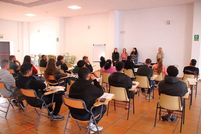 Noticias | Yaiza ofrece un curso al sector del taxi centrado en la atención al cliente