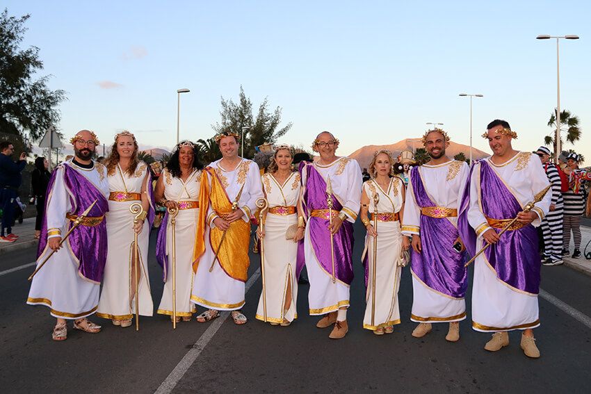 La calle desborda alegría en el Carnaval de Playa Blanca