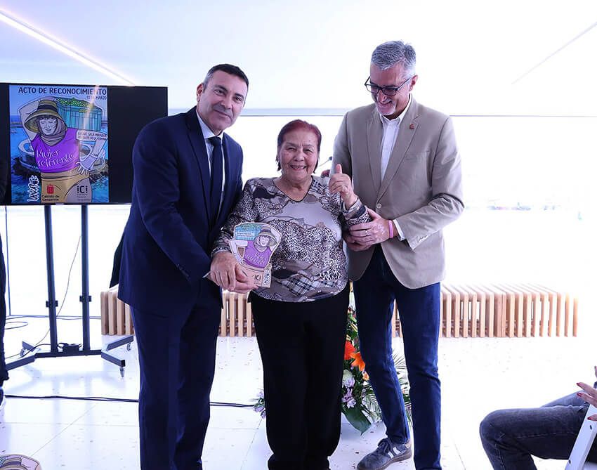 Noticias Yaiza | Ocho mujeres referentes de Lanzarote y La Graciosa reciben el reconocimiento del Cabildo
