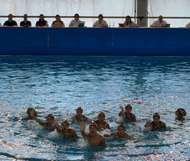 Noticias | El CD Pingüinos, una potencia nacional que desafía la historia en la natación artística