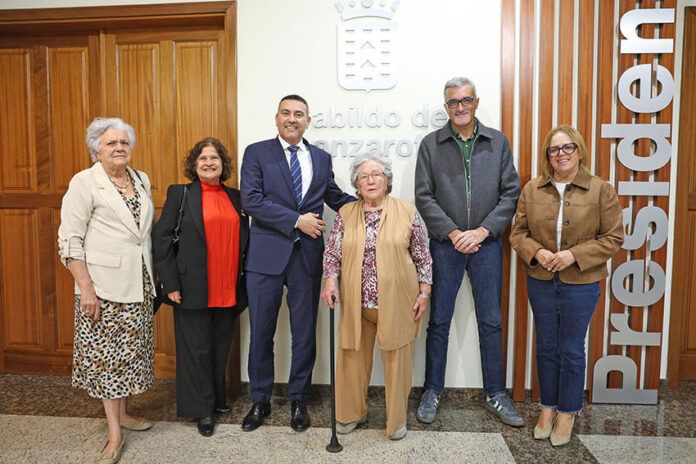 El Cabildo felicita a María Hiniesta Távora por su nombramiento como Conejera Rotaria del Año 2026