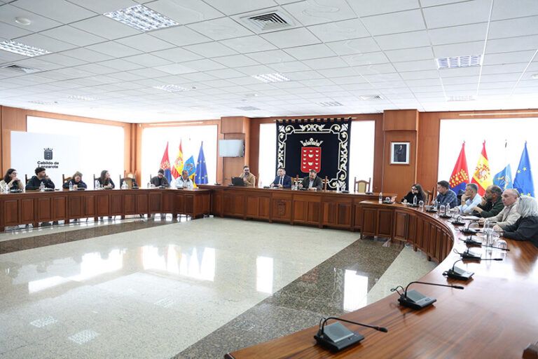 Noticias | Gobierno de Canarias y Cabildo de Lanzarote revisarán las ZAR para corregir errores técnicos y reforzar las garantías ambientales