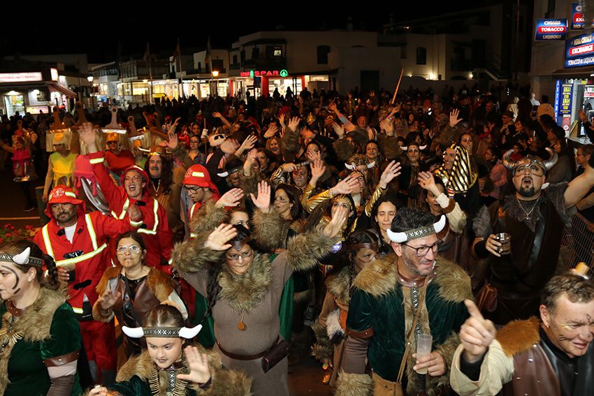 Noticias Playa Blanca | La calle desborda alegría en el Carnaval de Playa Blanca