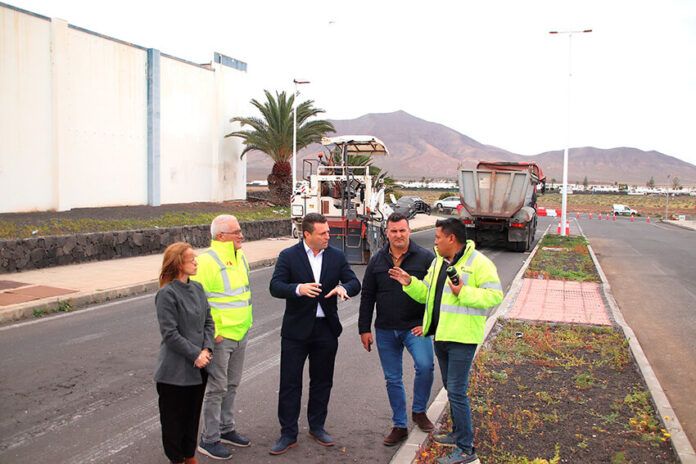 Noticias Playa Blanca | Trabajos de reasfaltado en el entorno del CEIP Playa Blanca