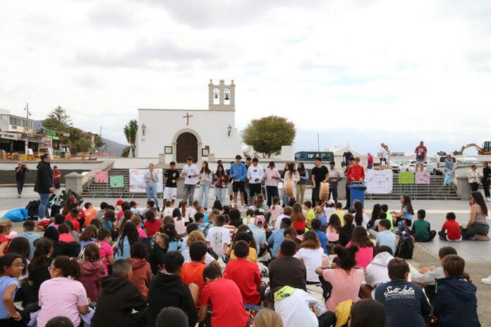 Noticias Playa Blanca | El CEO Montaña Roja lleva la música a la calle en Playa Blanca