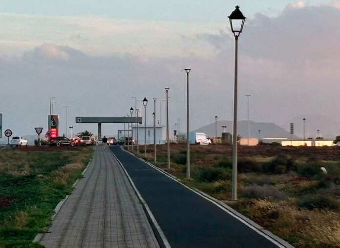 Noticias Playa Blanca | El PP exige que se dote de luminarias el carril bici que discurre por la zona industrial de Playa Blanca