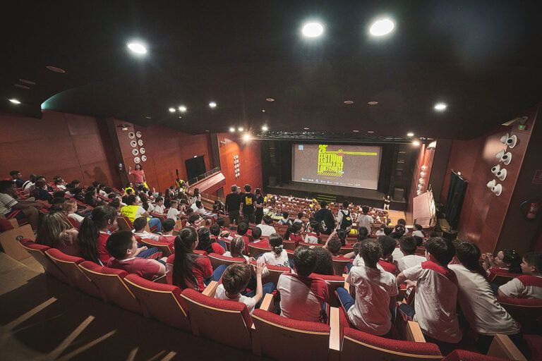 Noticias | El Festival Internacional de Cine de Lanzarote llena de peques y adolescentes El Salinero con su selección de cortos para Escolares