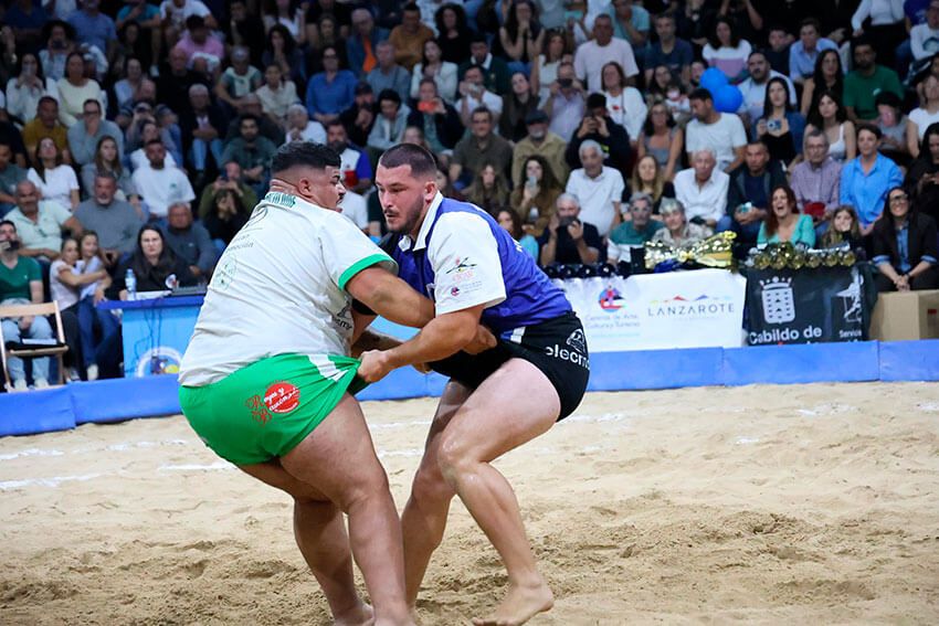 El Cabildo felicita al CL San Bartolomé tras alzarse con la II Copa de lucha corrida