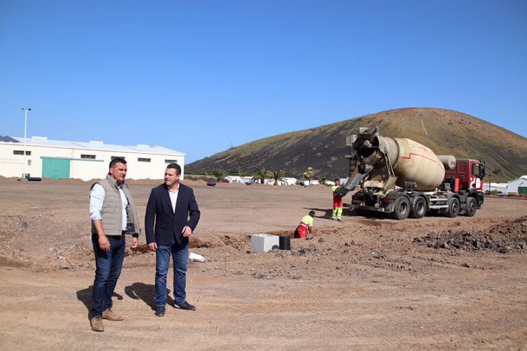 Noticias Yaiza | Yaiza ejecuta el proyecto de renovación del entorno del terrero de lucha de Uga