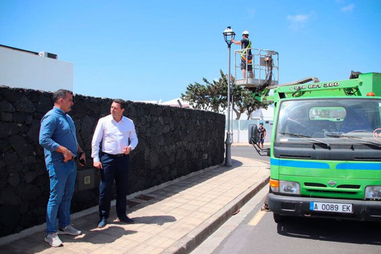 Noticias Playa Blanca | Yaiza sustituye 390 farolas en el plan parcial Castillo del Águila