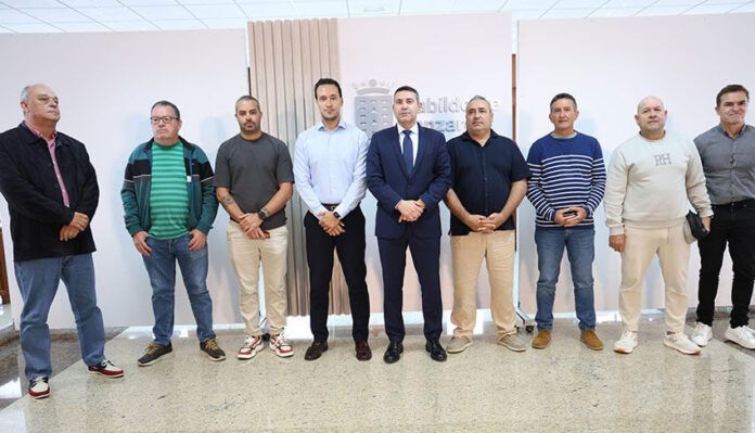 Acuerdo con los clubes de colombofilia Noticias | El Cabildo posibilita un acuerdo para fortalecer a los cinco clubes de colombofilia de la isla