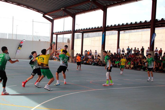 Noticias Playa Blanca | Yaiza felicita al Club Ajaches por el “éxito organizativo” del Torneo Balonmano de Semana Santa