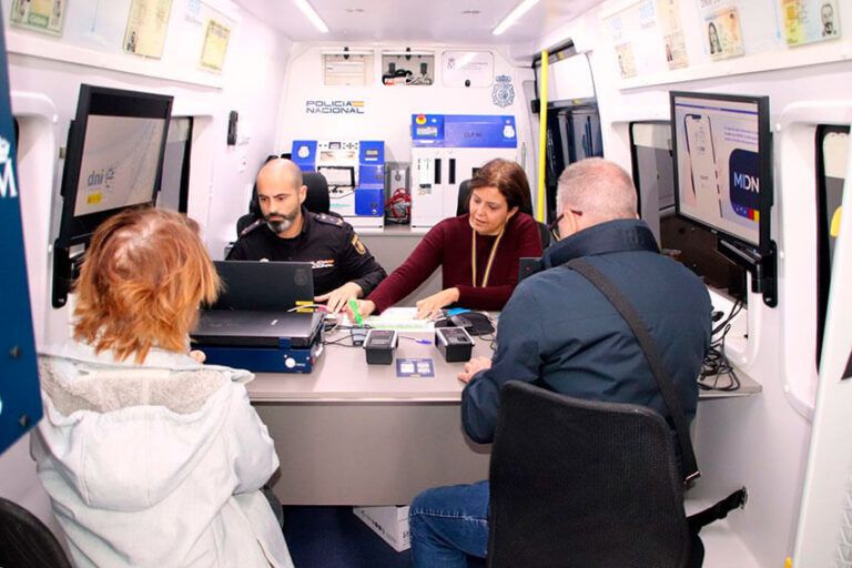 Noticias Yaiza | Yaiza y la Policía Nacional acercan la tramitación del DNI y pasaporte a vecinas y vecinos del municipio