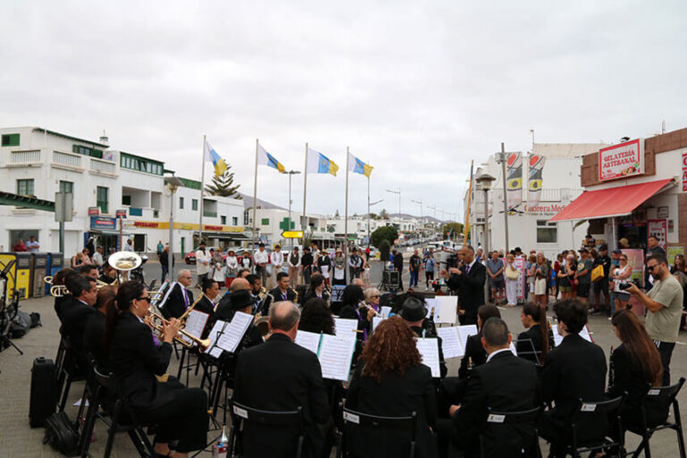 Noticias Playa Blanca | Yaiza celebra el Día de Canarias exhibiendo emblemas de la tierra