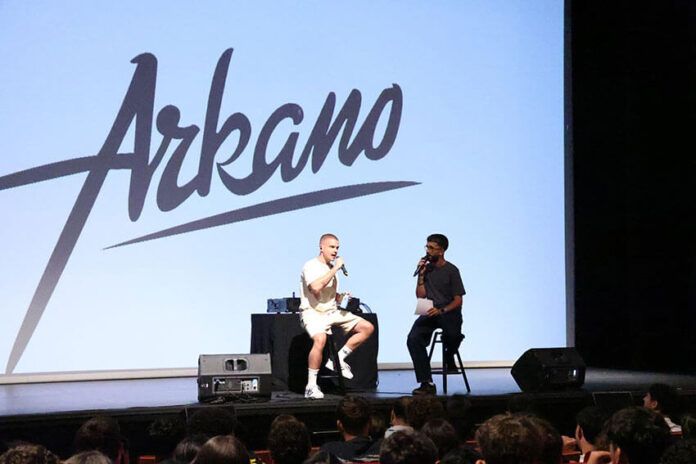 Charla Arkano Noticias | 'El Salinero’ acoge una charla de Arkano para más de 400 estudiantes de Lanzarote y La Graciosa