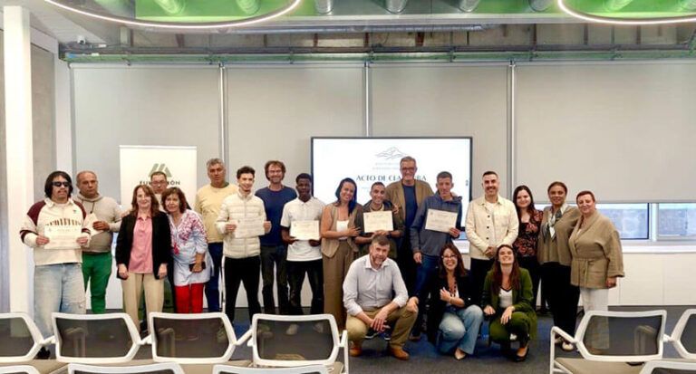 Noticias | La iniciativa “Raíces del Cambio - Epicentro Lanzarote”, cierra con un 38% de inserción laboral entre sus participantes