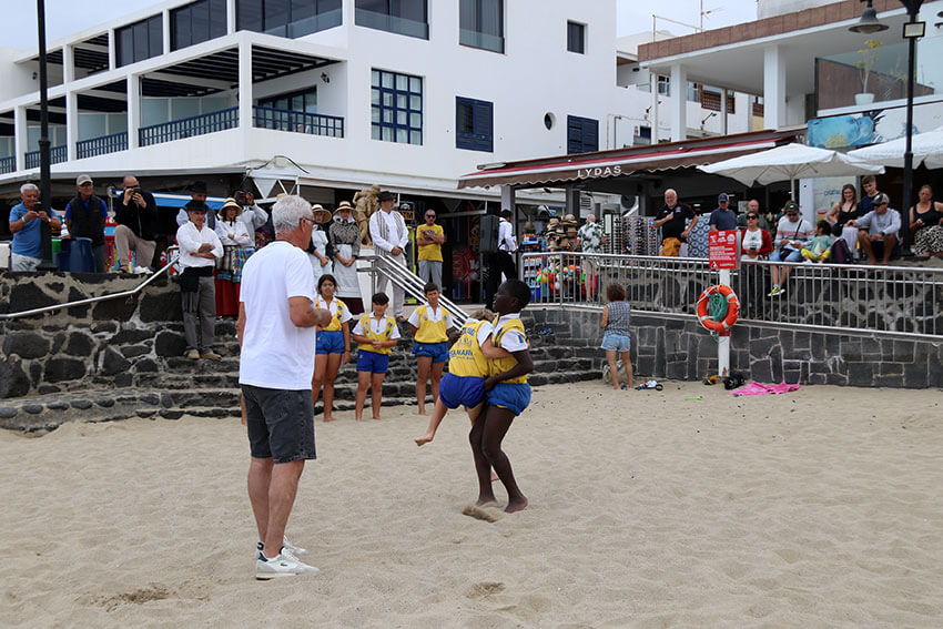 Noticias Playa Blanca | Yaiza celebra el Día de Canarias exhibiendo emblemas de la tierra