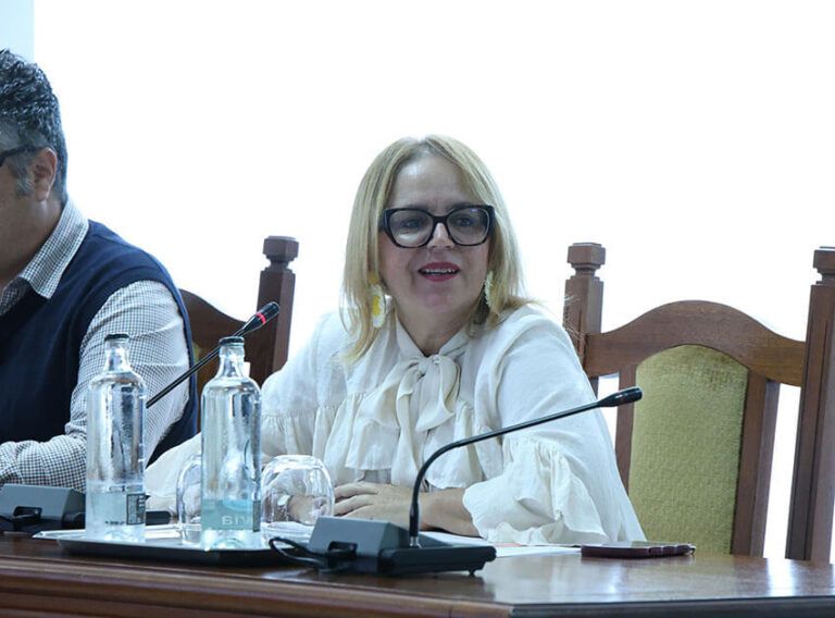 Noticias | El reglamento del primer Carnet del Mayor de Lanzarote y La Graciosa sale adelante con el respaldo unánime del Cabildo